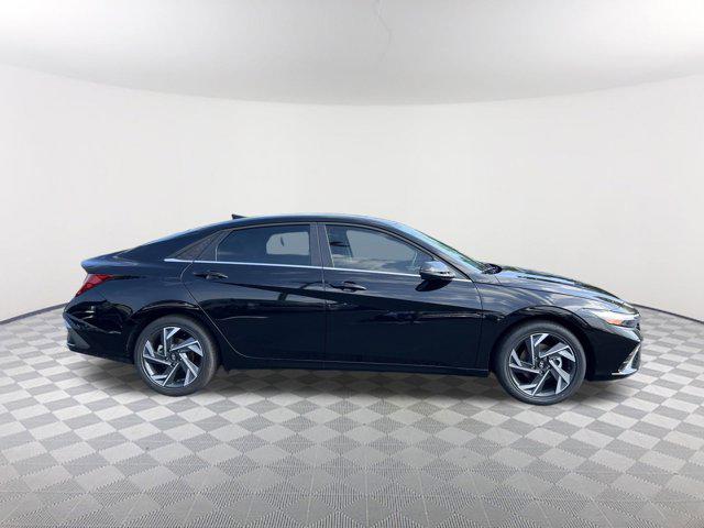 2025 Hyundai Elantra Limited photo 4
