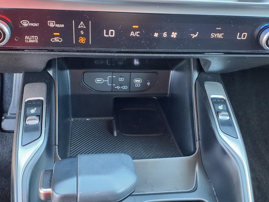 2025 Kia Sorento S photo 9