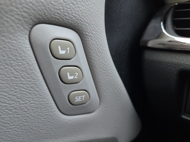 2014 Toyota Avalon Limited photo 17