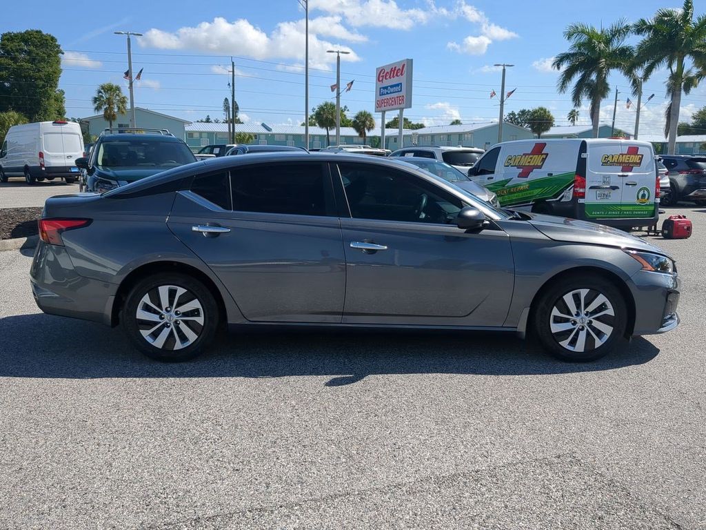2024 Nissan Altima 2.5 S photo 2
