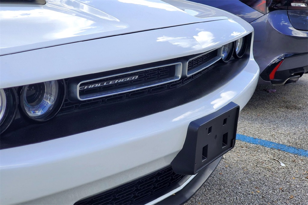 2021 Dodge Challenger SXT photo 3