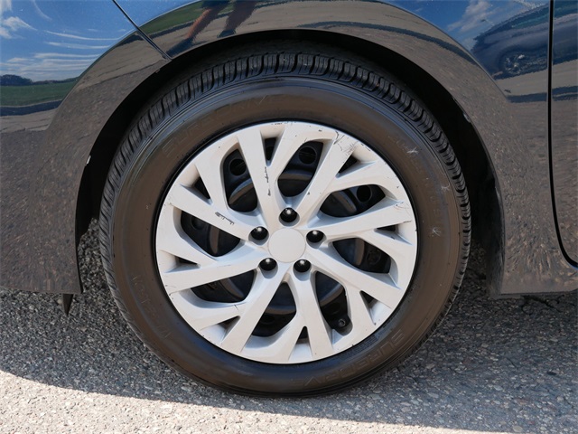 2019 Toyota Corolla LE photo 10