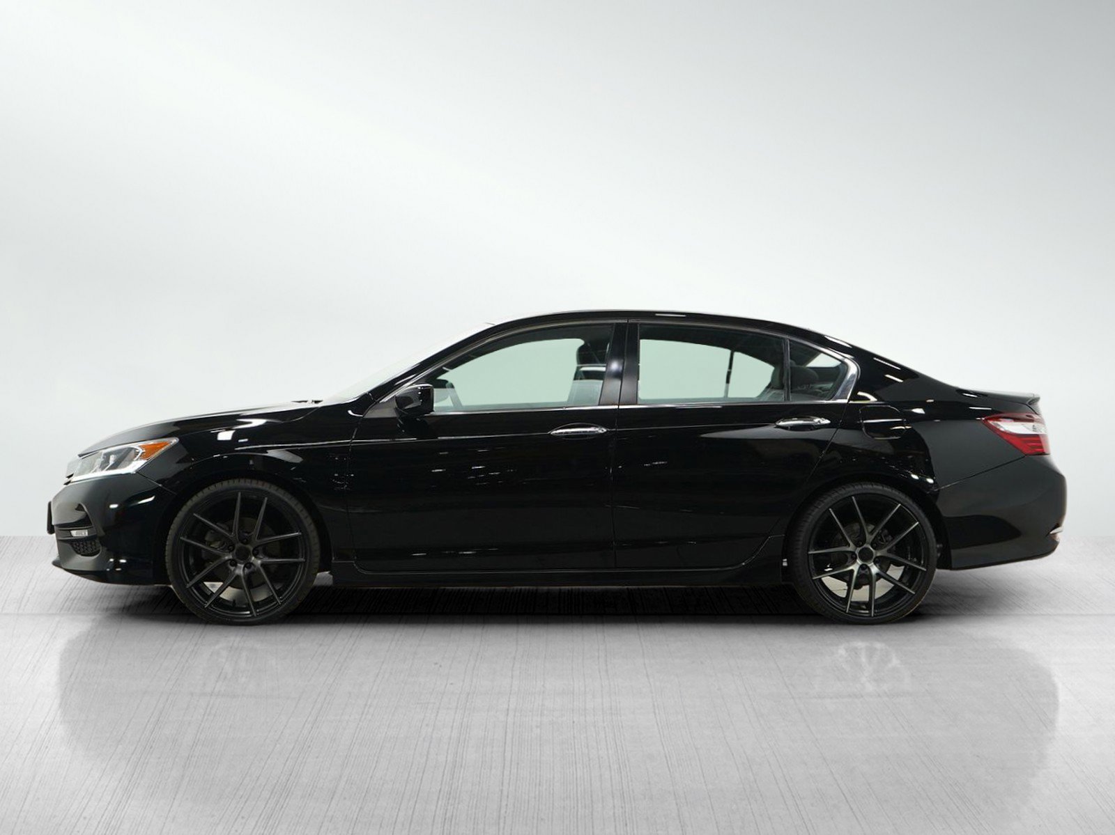 Used 2017 Honda Accord Sport with VIN 1HGCR2F5XHA275996 for sale in Burnsville, Minnesota