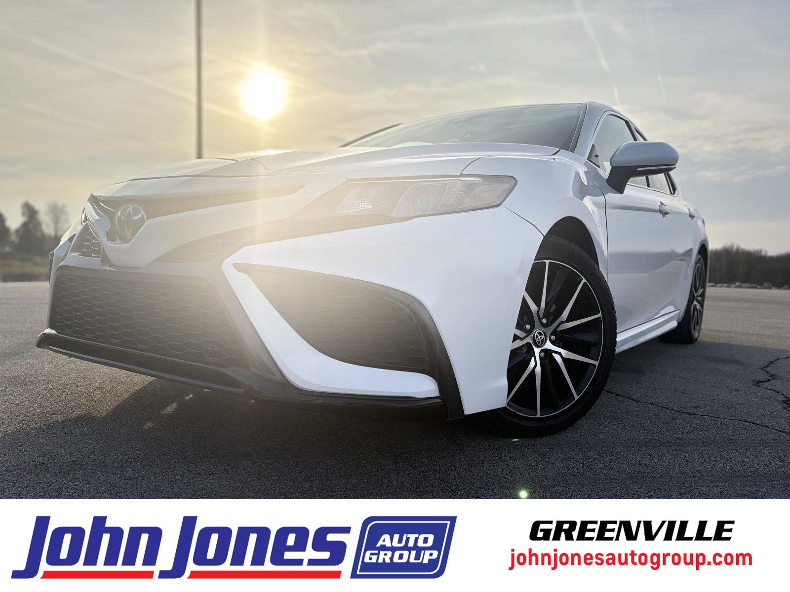 2024 Toyota Camry SE's photo