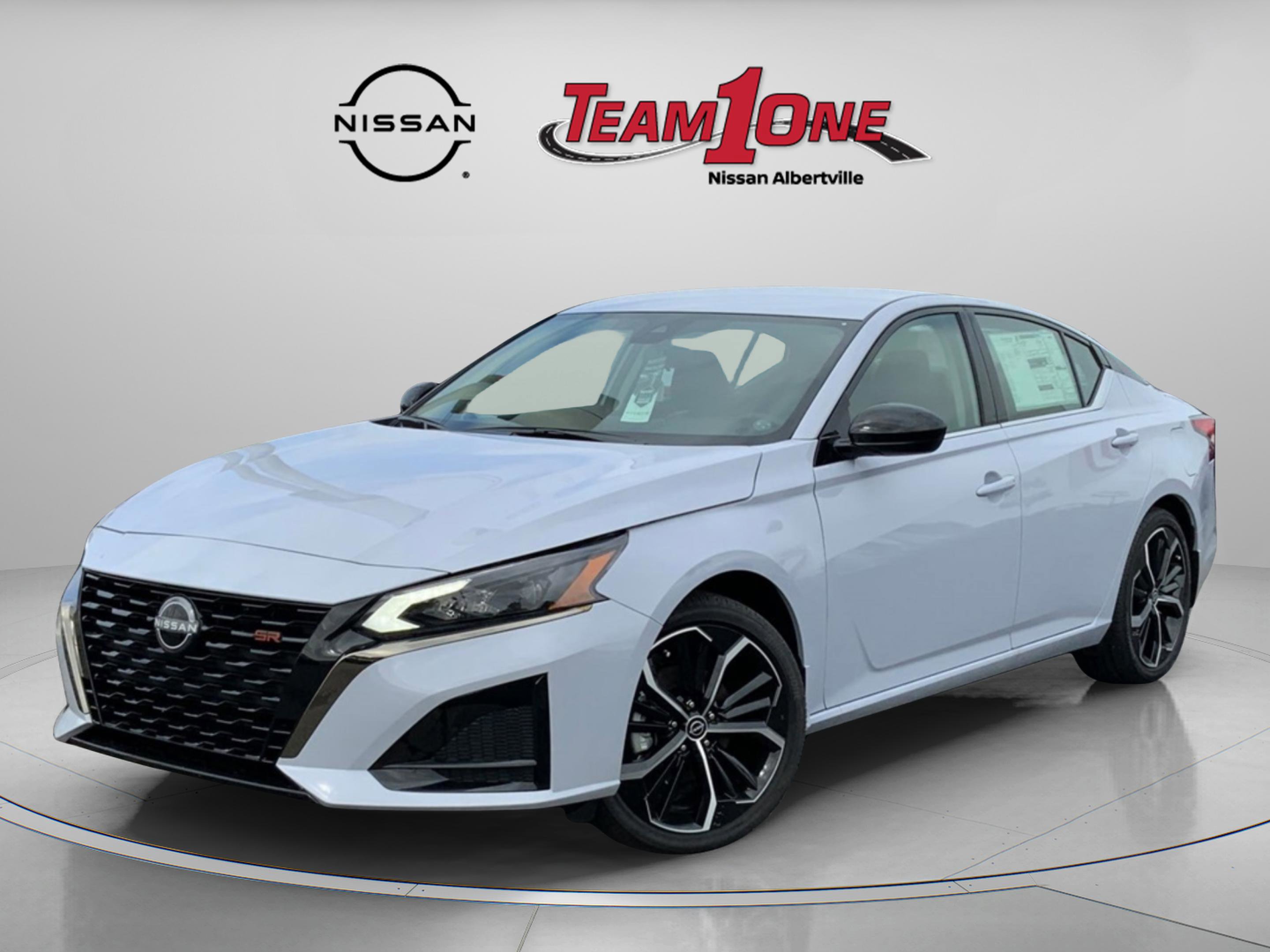 2025 Nissan Altima SR photo 2
