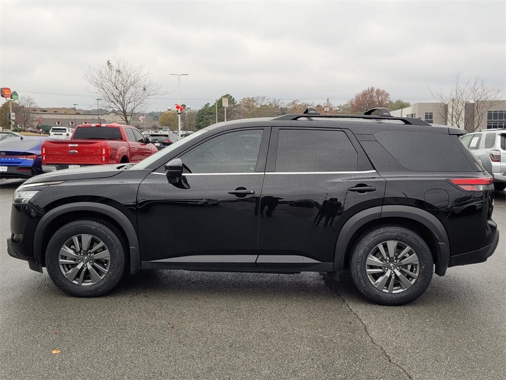 2022 Nissan Pathfinder SV photo 3