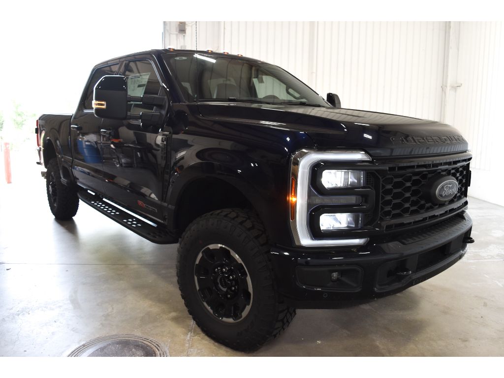 2025 Ford F-350 Lariat photo 2