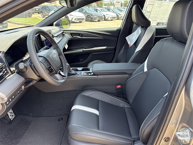 2025 Toyota Camry SE photo 10