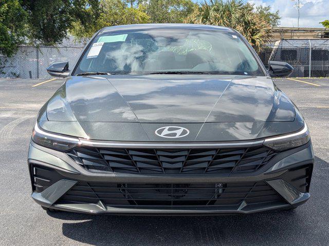 2025 Hyundai Elantra Hybrid SEL Sport photo 2