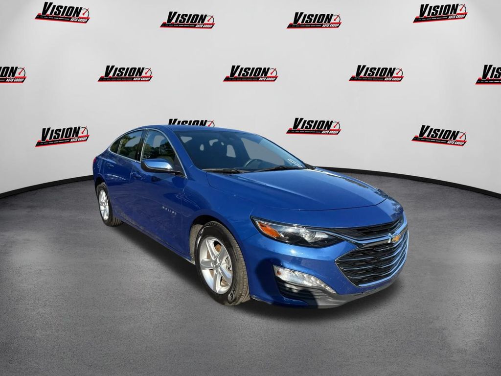 2023 Chevrolet Malibu 1LT photo 3