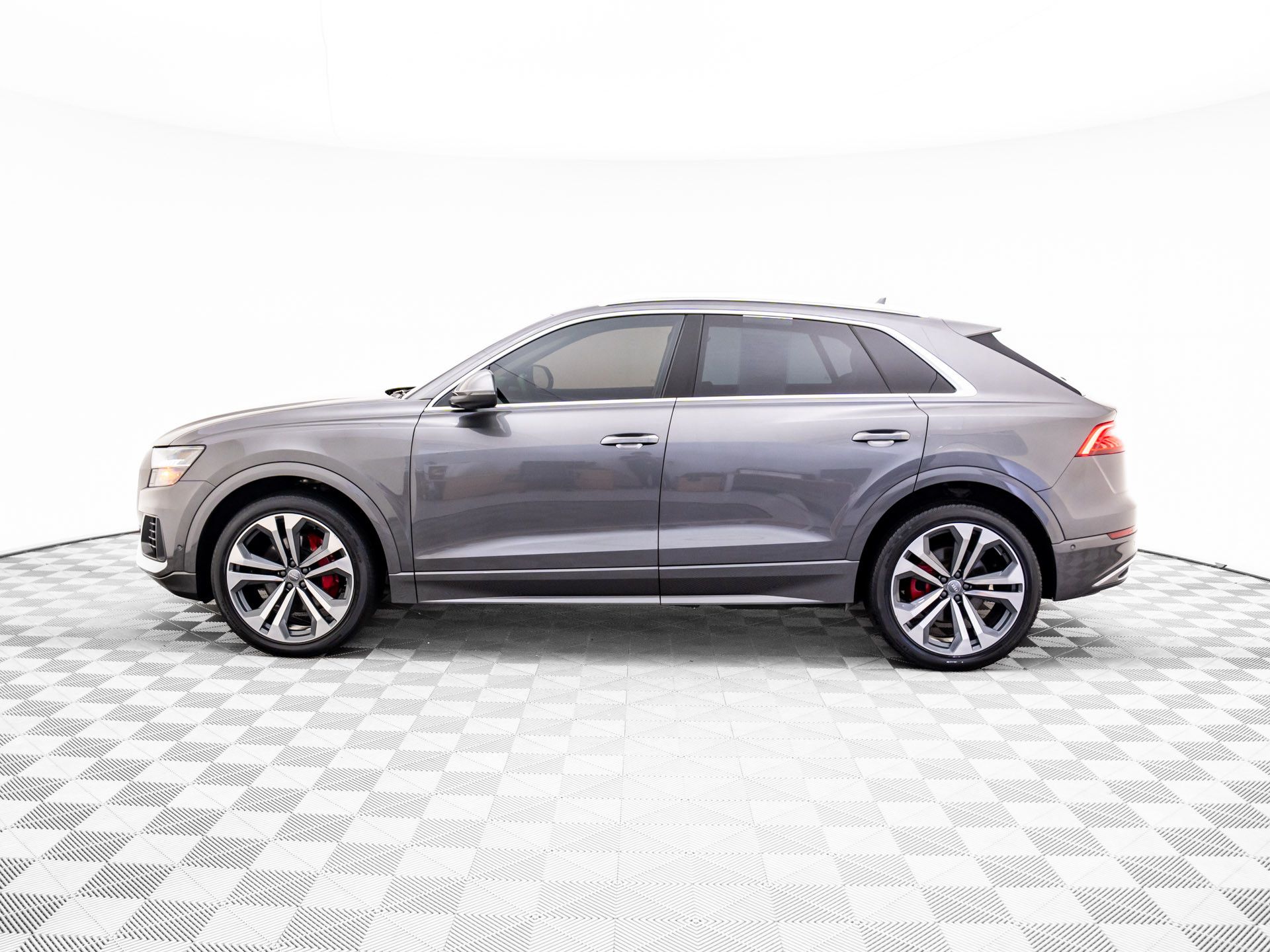 2019 Audi Q8 Prestige photo 2