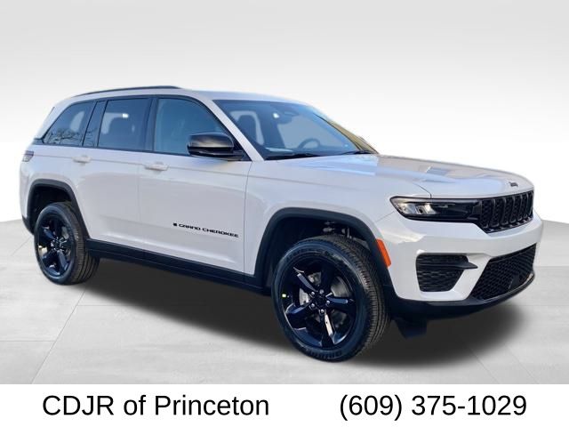 2025 Jeep Grand Cherokee Altitude's photo