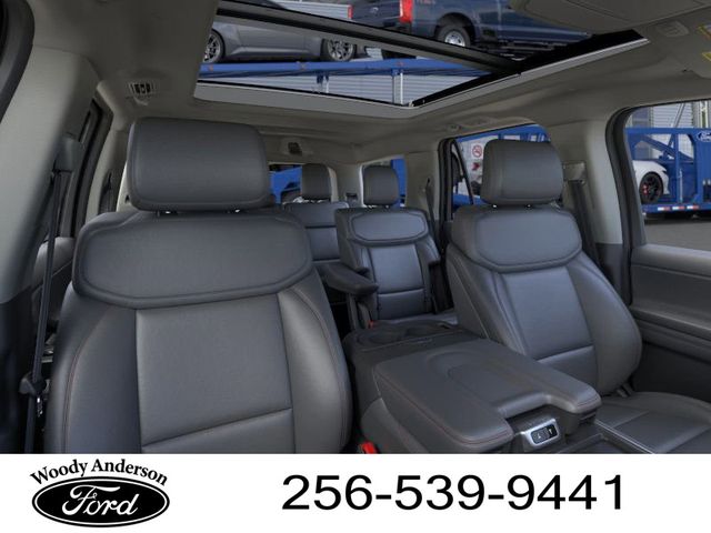 2025 Ford Expedition photo 8