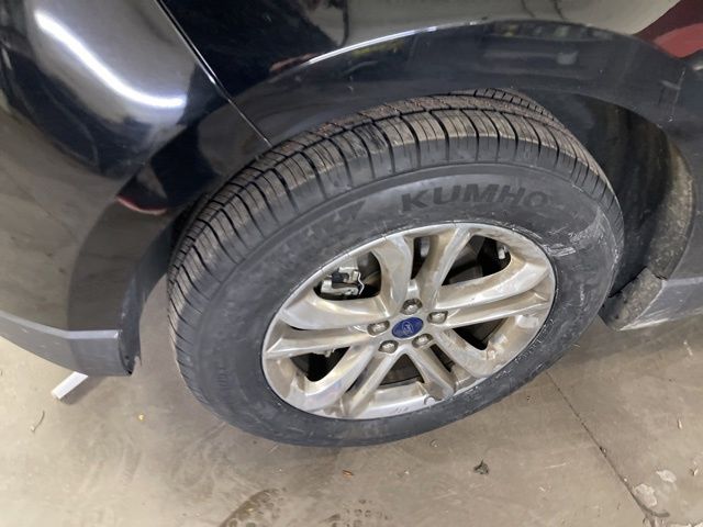2018 Ford Edge SEL photo 4