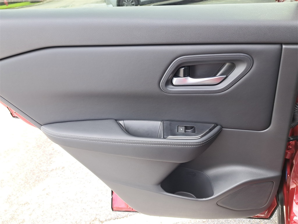 2026 Nissan Rogue SV photo 14
