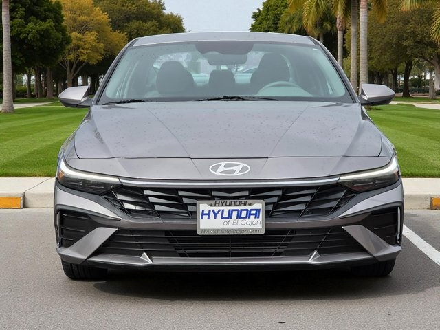 2024 Hyundai Elantra SEL photo 3