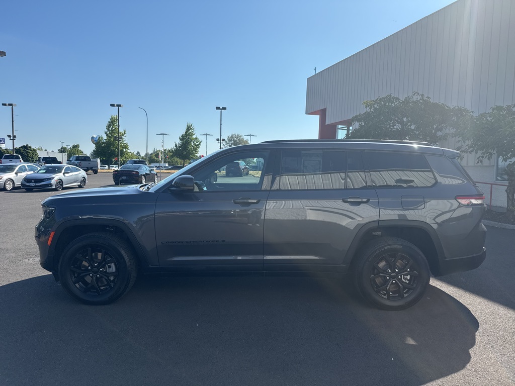 2024 Jeep Grand Cherokee Altitude photo 2