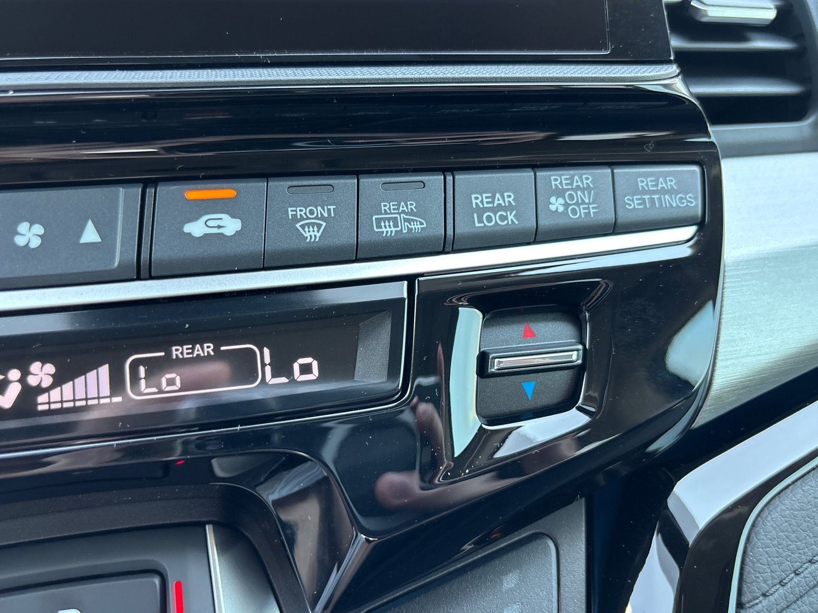 2026 Honda Odyssey Touring photo 8