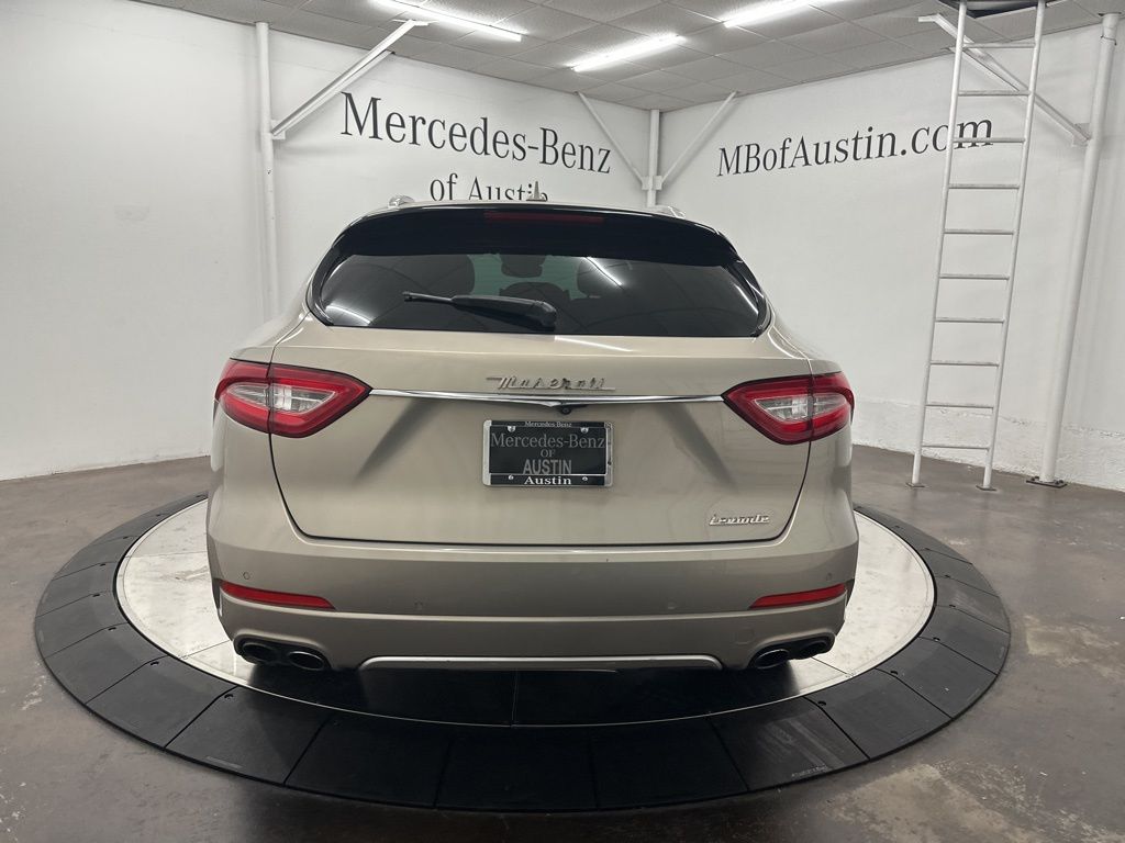 2017 Maserati Levante S photo 6