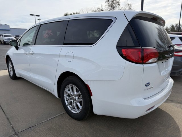 2023 Chrysler Voyager LX photo 3