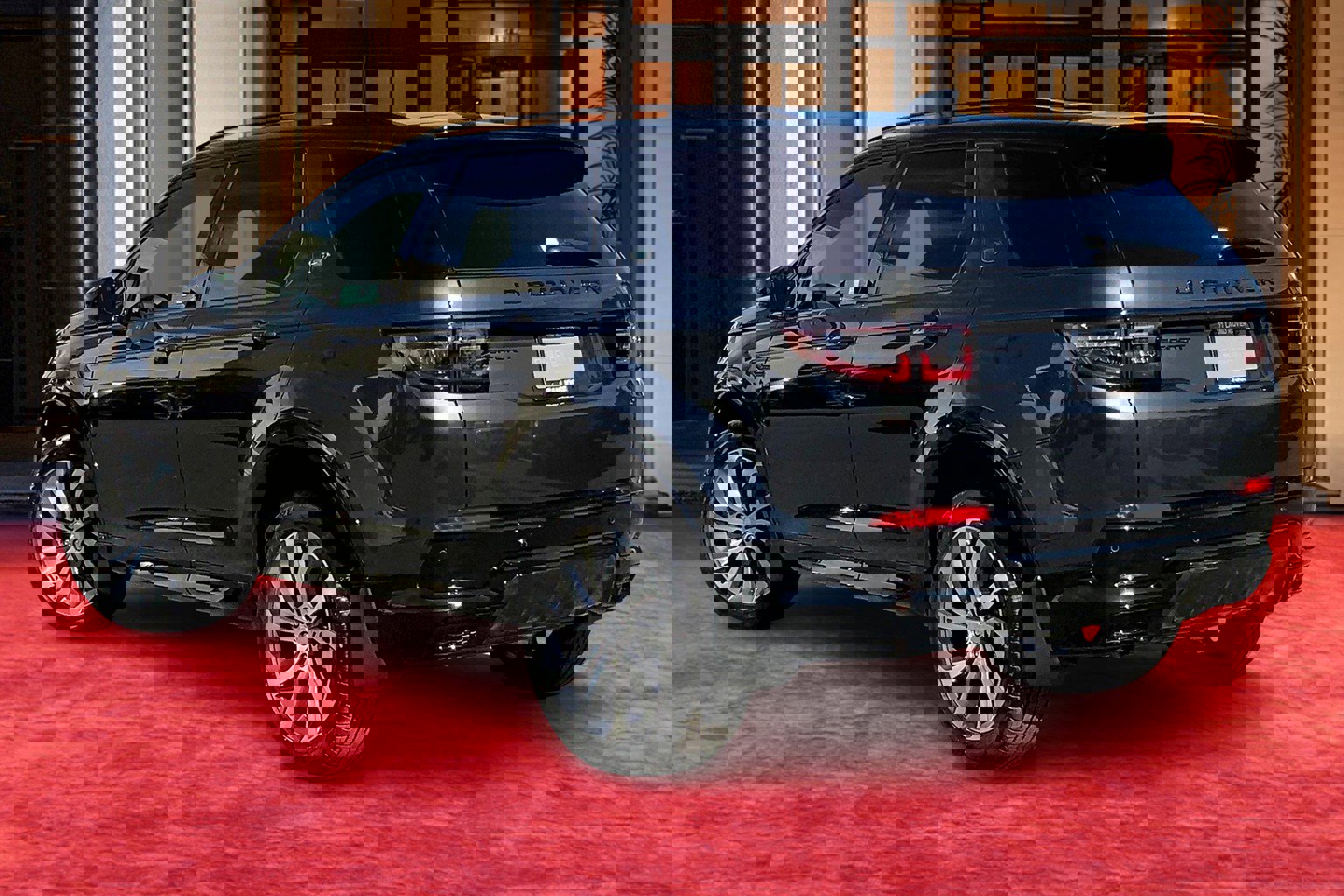 2025 Land Rover Discovery Sport Dynamic SE photo 3