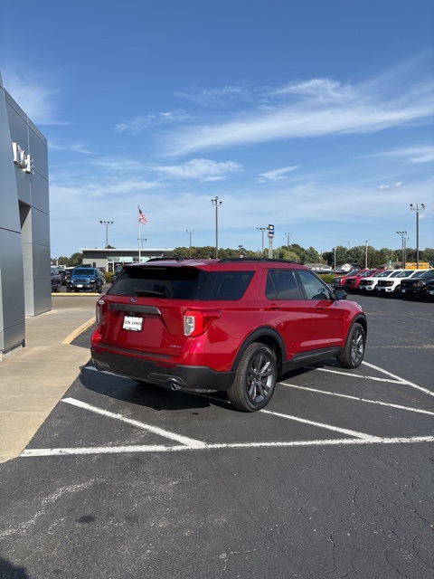 2023 Ford Explorer XLT photo 2