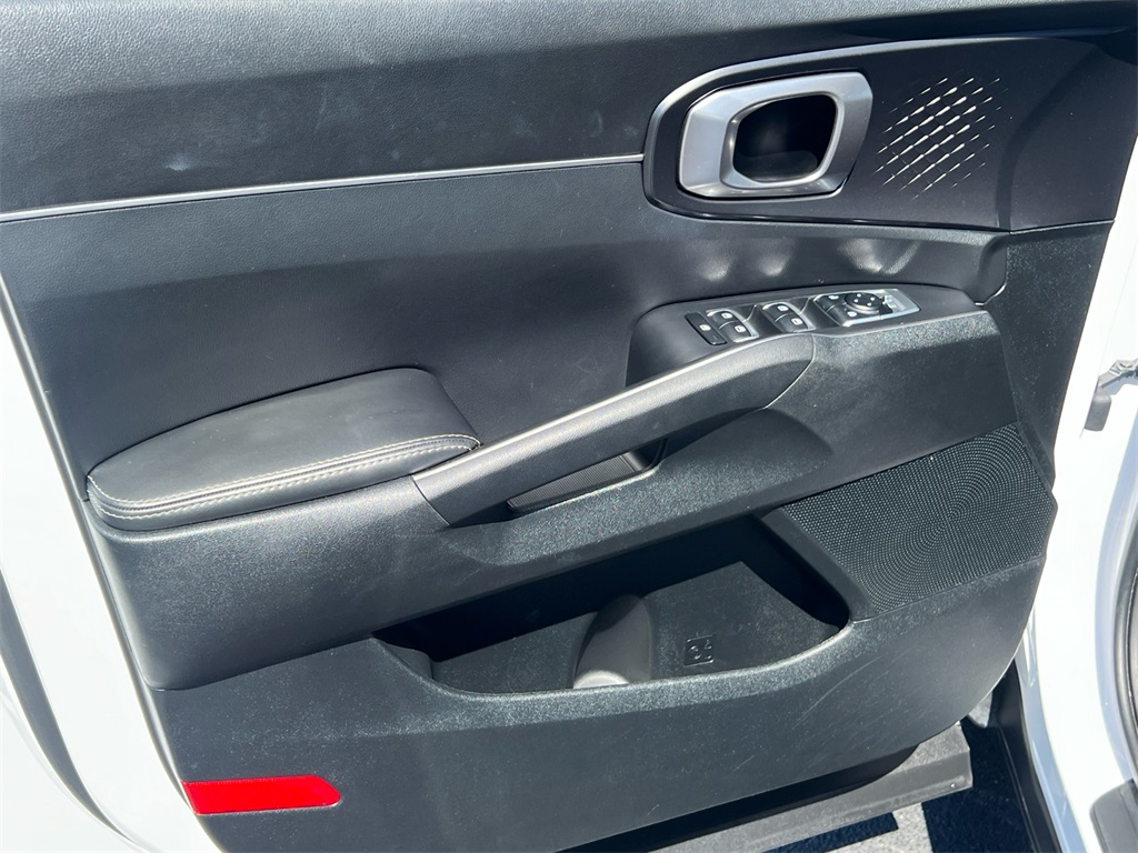 2022 Kia Sorento LX photo 10