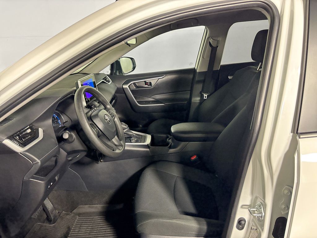 2024 Toyota RAV4 Hybrid LE photo 7