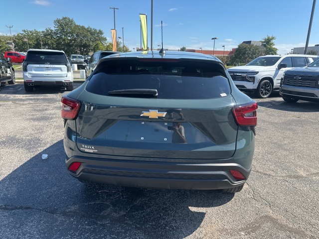 2025 Chevrolet Trax LS photo 4