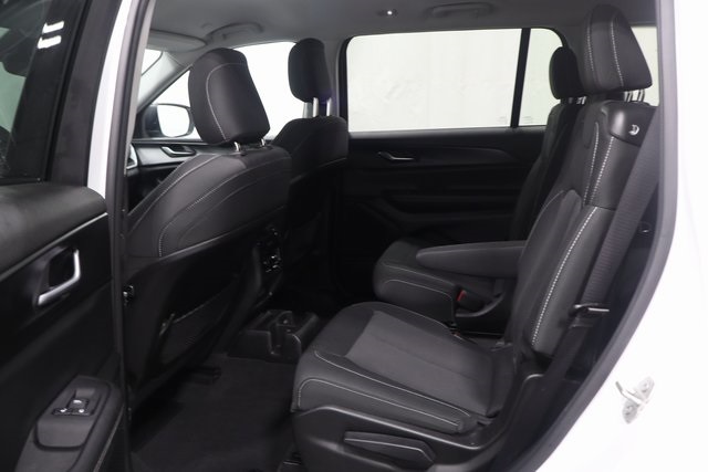 2023 Jeep Grand Cherokee Laredo photo 11