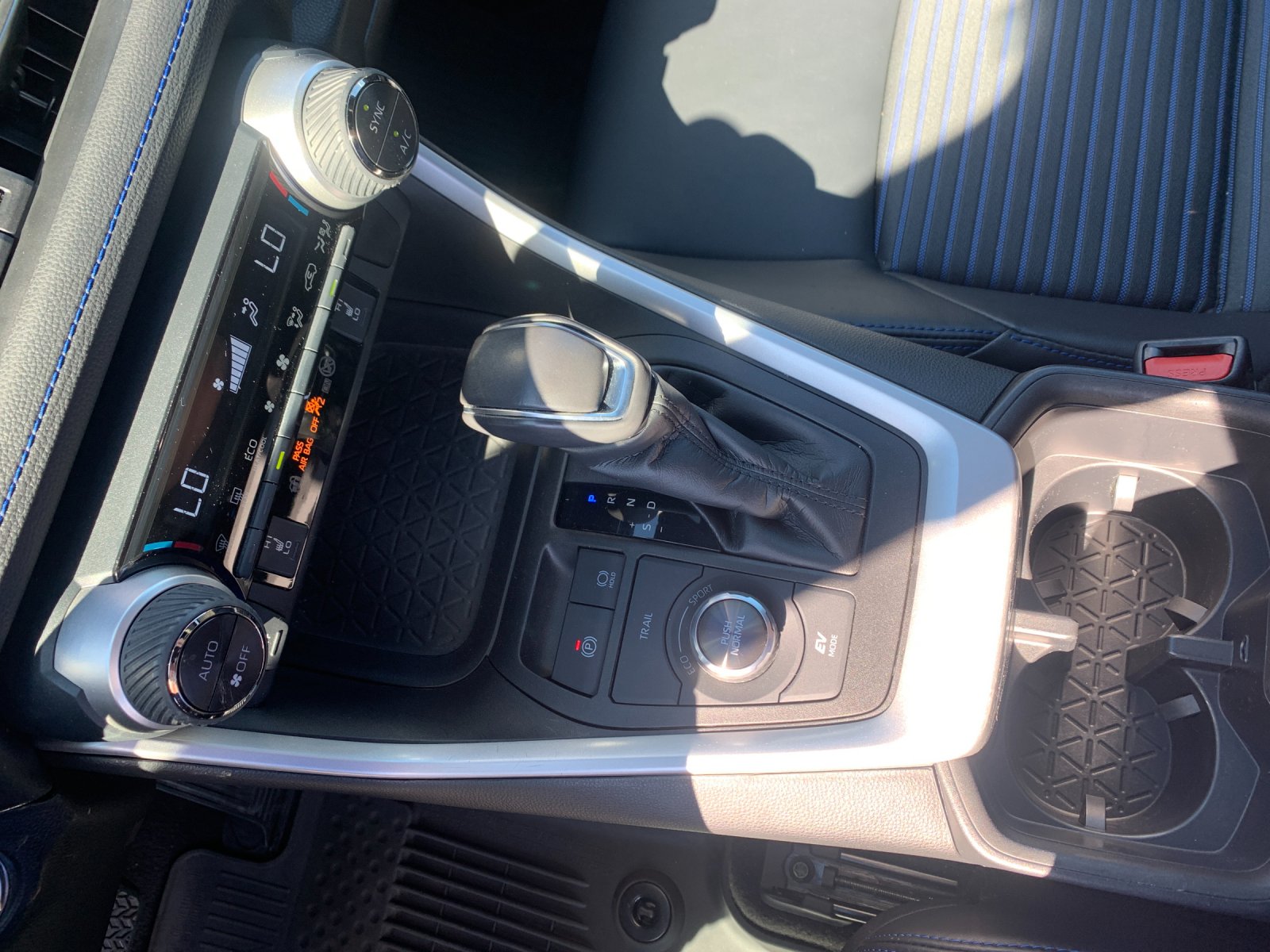 2023 Toyota RAV4 Hybrid XSE photo 19