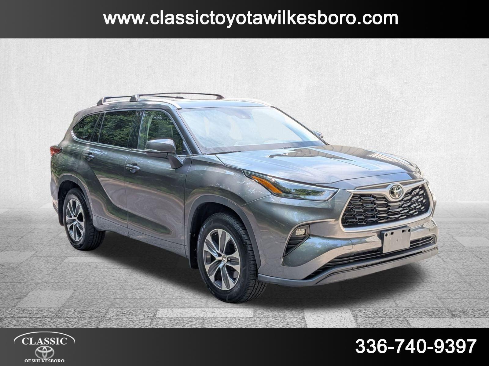 2022 Toyota Highlander XLE photo 3