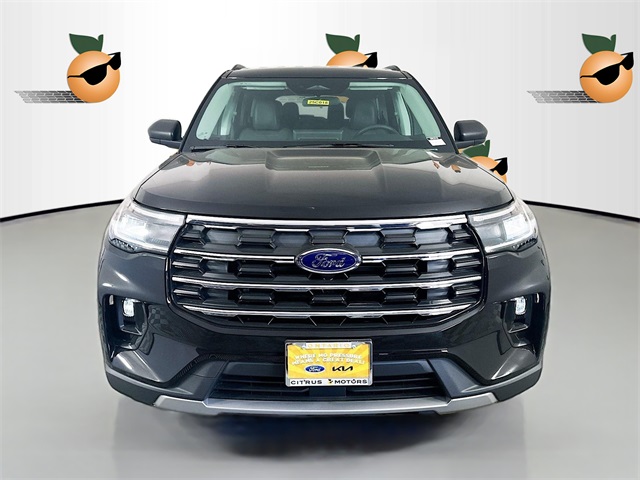 2025 Ford Explorer photo 2