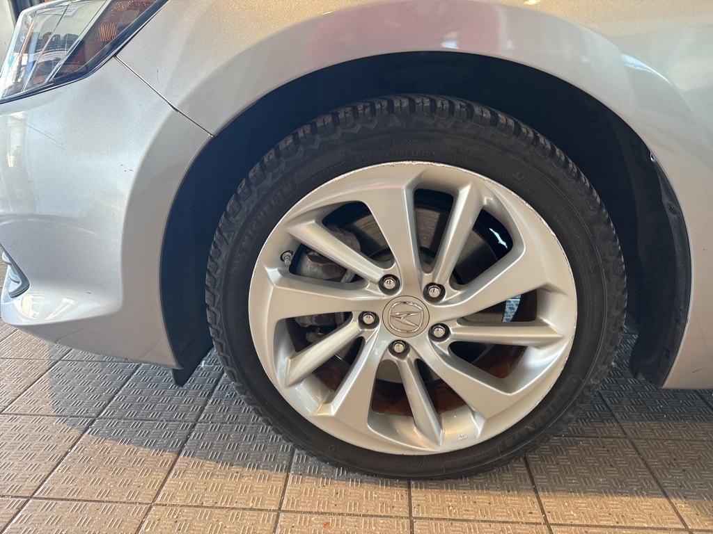 2018 Acura ILX Base Plus photo 2