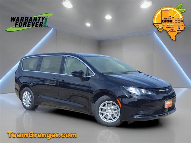 2025 Chrysler Voyager LX's photo