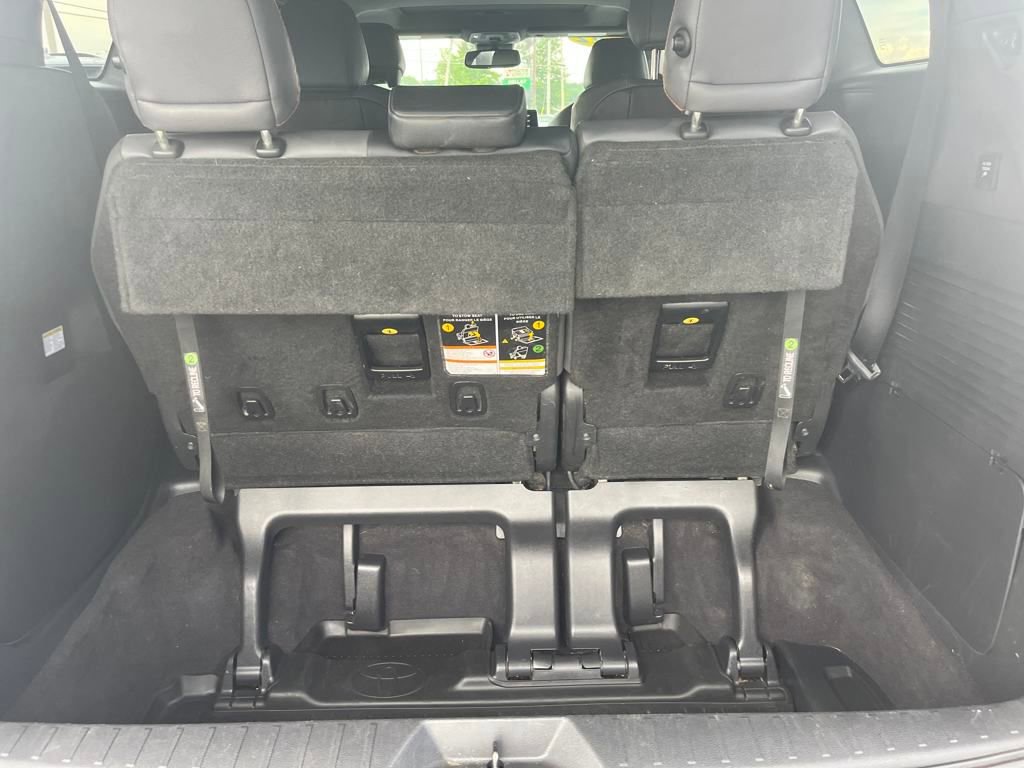 2022 Toyota Sienna XSE photo 7