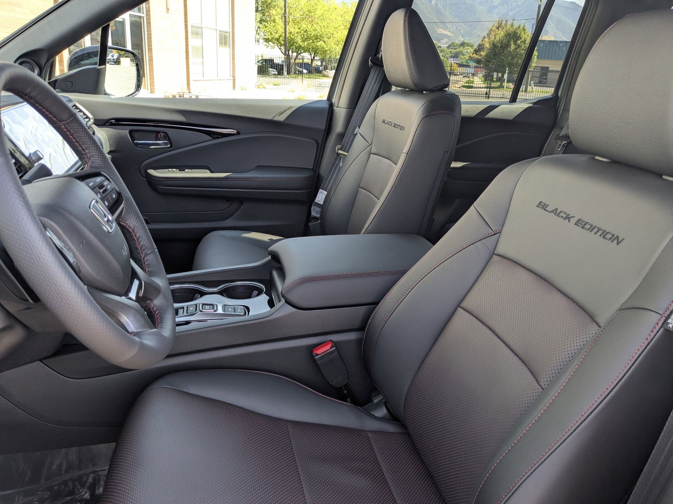 2025 Honda Ridgeline Black Edition photo 12