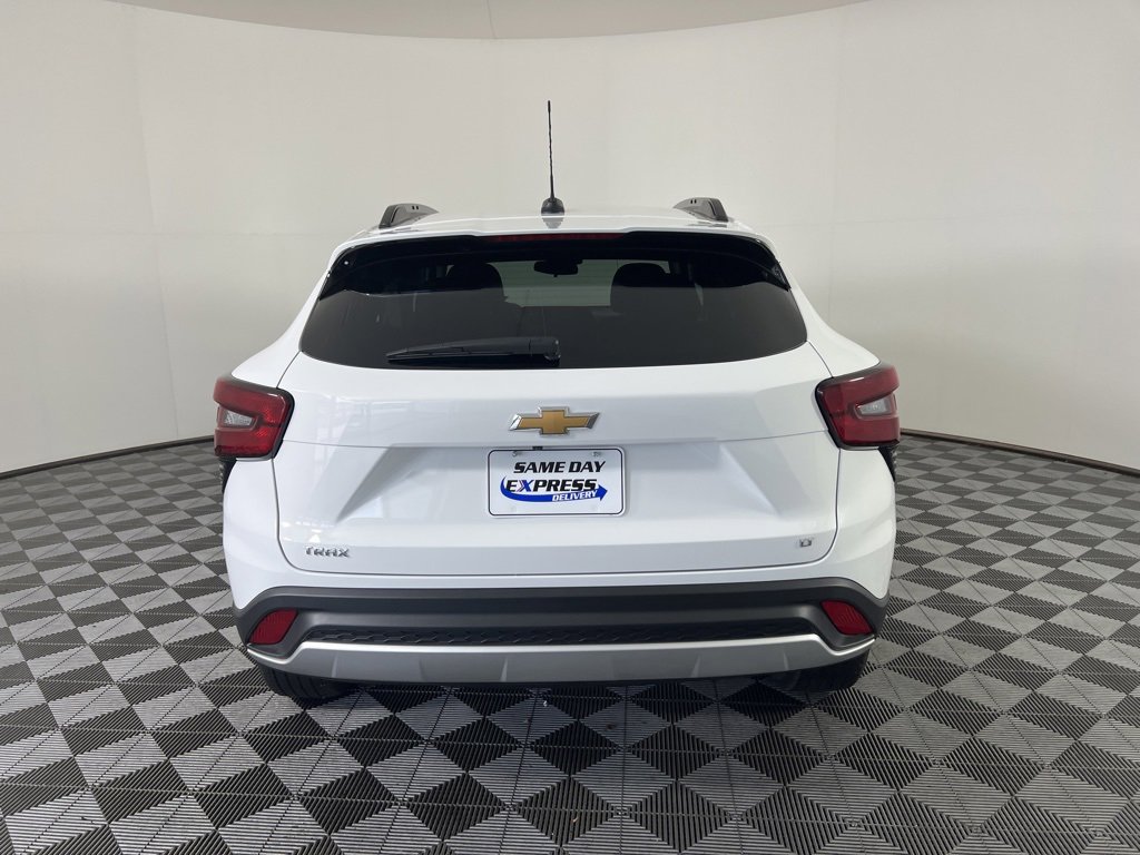 2025 Chevrolet Trax LT photo 22