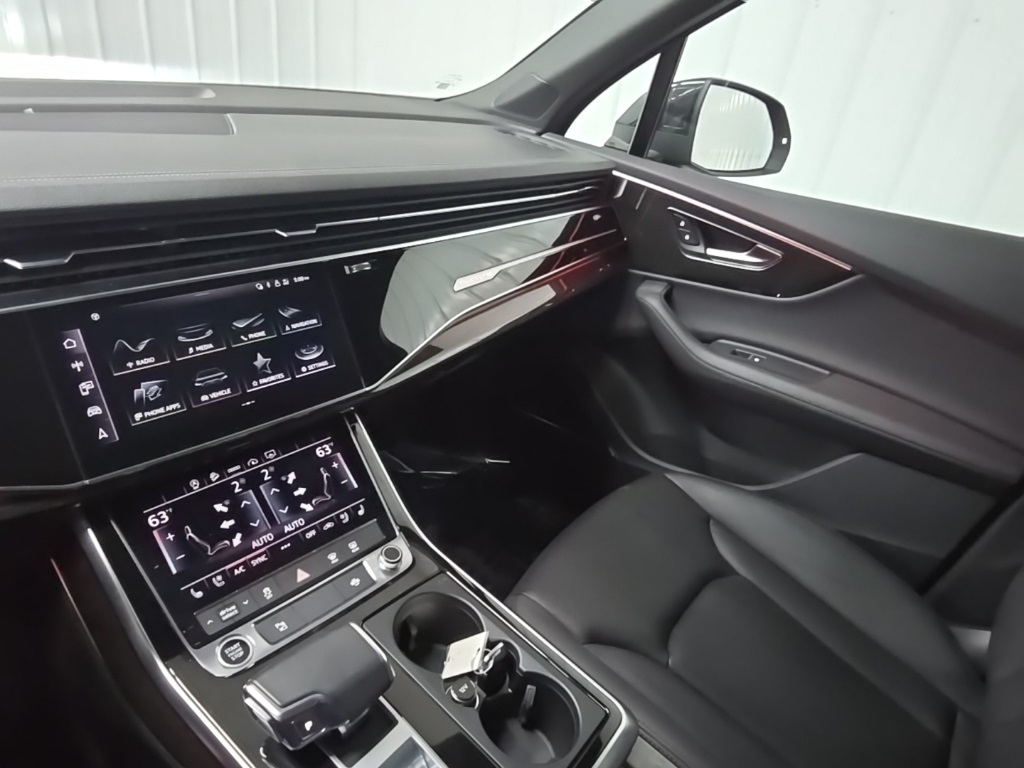 2023 Audi Q7 55 Premium Plus photo 26