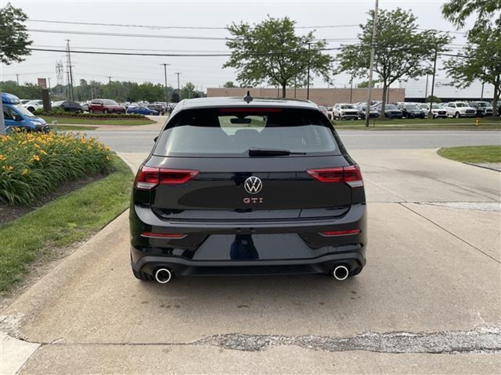 2025 Volkswagen Golf GTI Autobahn photo 3
