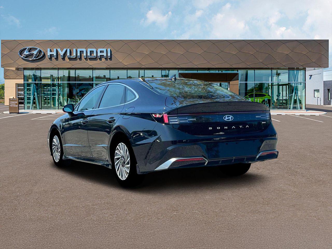 2025 Hyundai Sonata Hybrid SEL photo 4