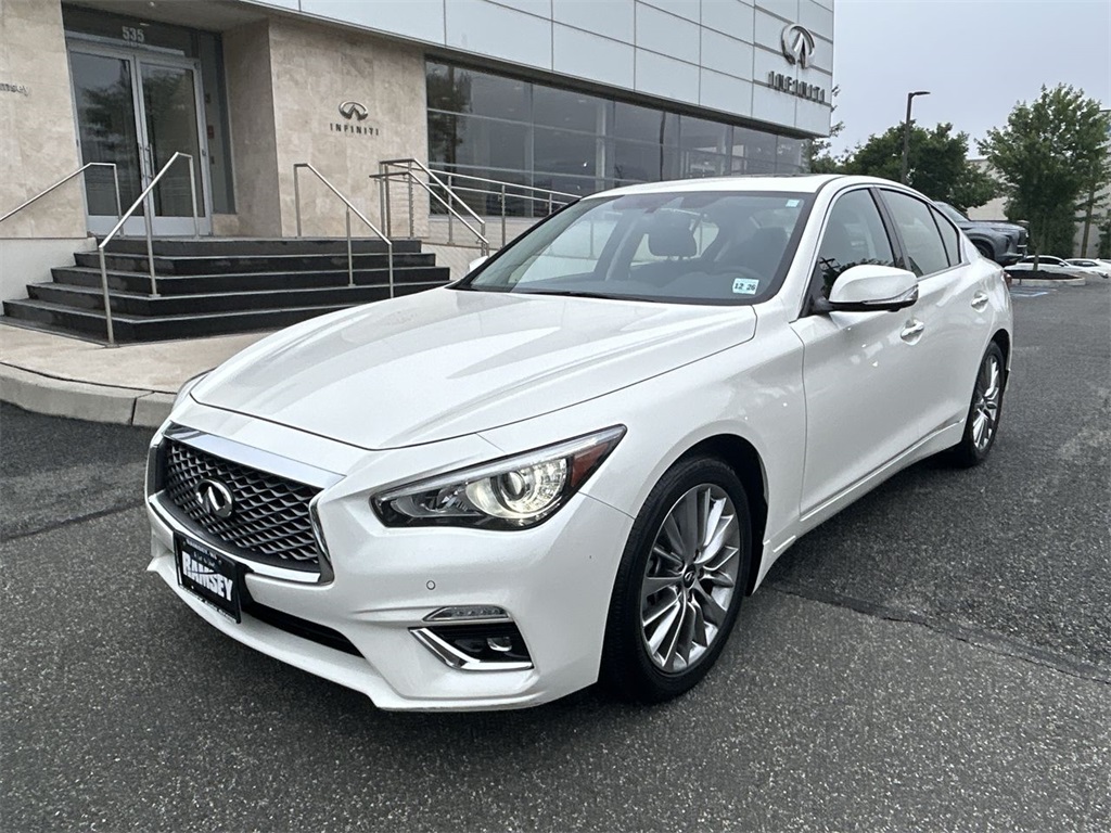 2022 Infiniti Q50 LUXE photo 3