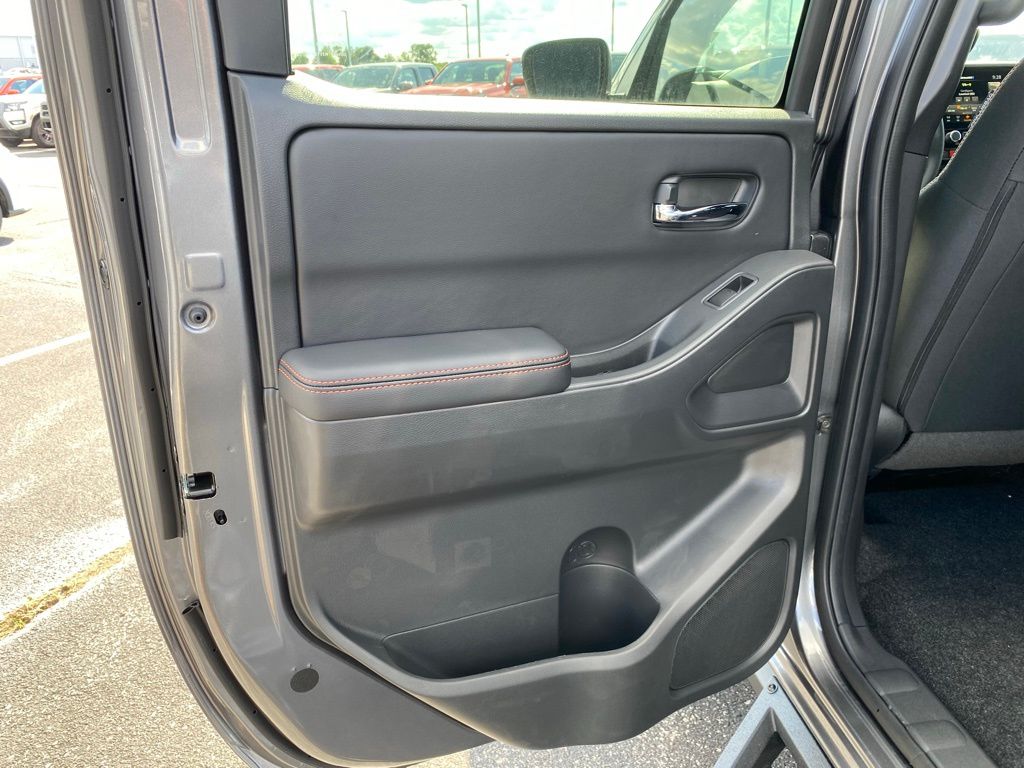 2025 Nissan Frontier PRO-4X photo 15