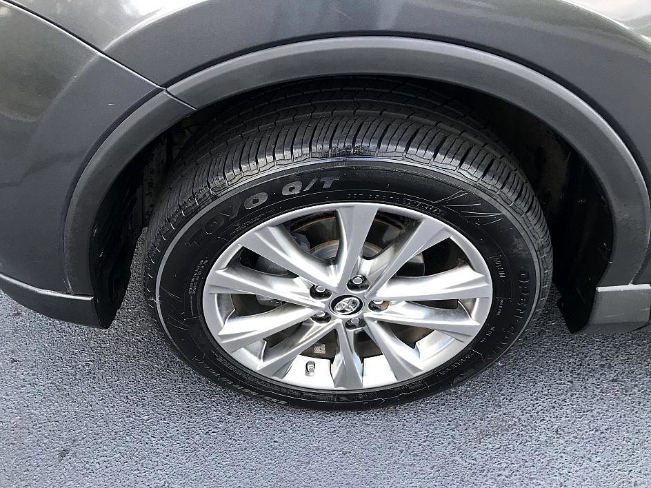 2017 Toyota RAV4 Limited photo 8