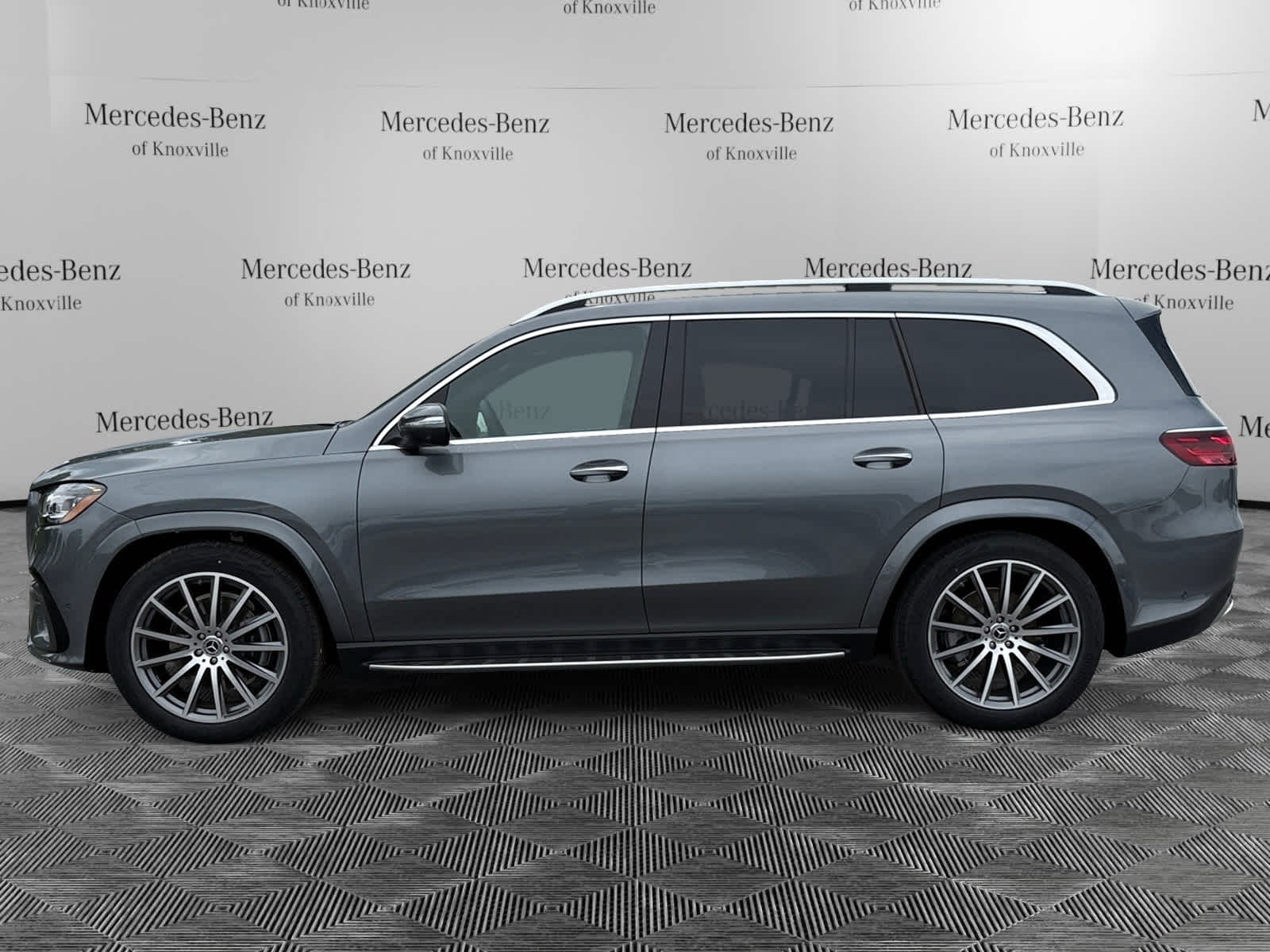 2025 Mercedes Benz GLS 580 4MATIC photo 2