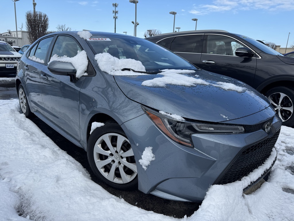 2021 Toyota Corolla LE's photo