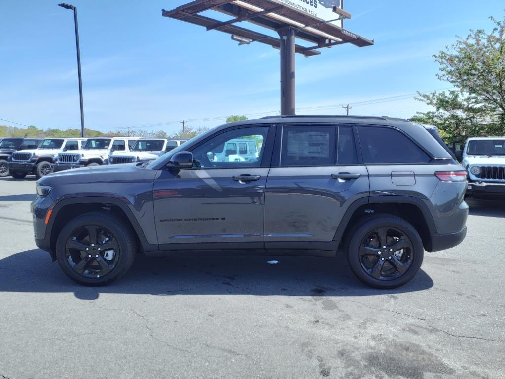2025 Jeep Grand Cherokee Limited photo 12