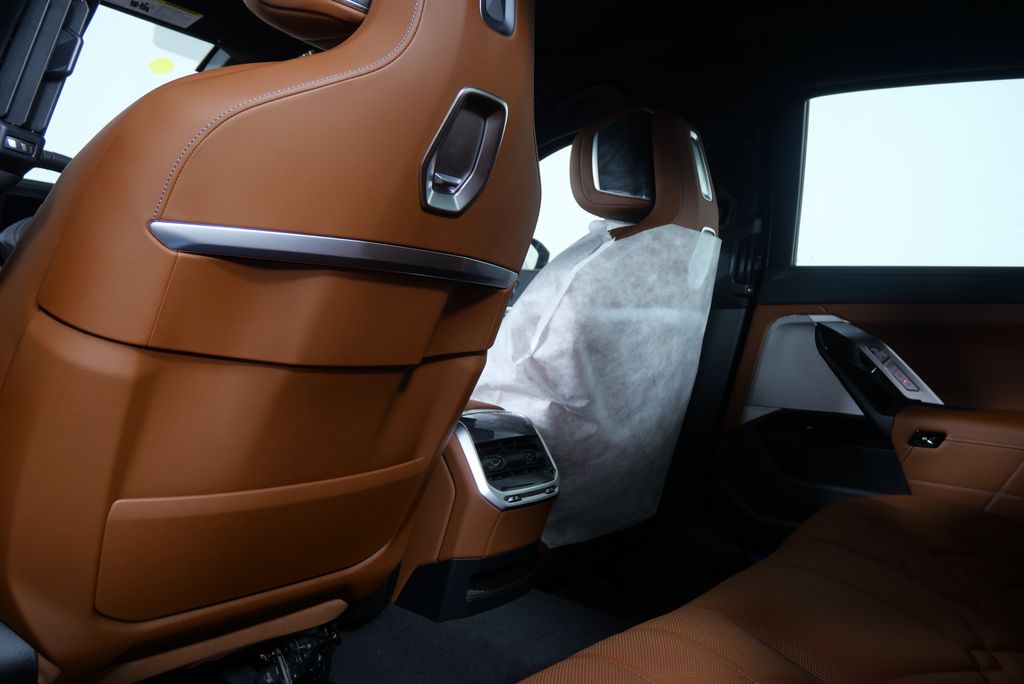 2025 Bmw 750e photo 15