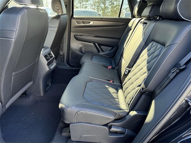 2025 Volkswagen Atlas Cross Sport SEL Premium R-Line photo 10