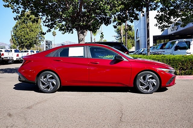 Used 2025 Red Hyundai SEL Sport image 6